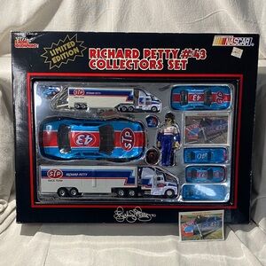 Nascar Richard Petty #43 Collectors Set